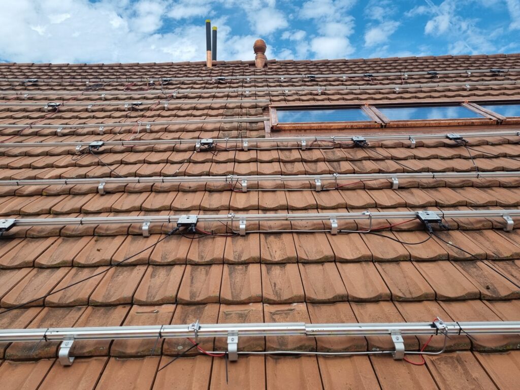 Toit en préparation pour accueillir des panneaux photovoltaïques